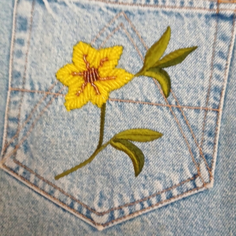 Gorgeous, Vintage CACHE FLORAL BEADED JEAN SKIRT, SIZE 4 - Picture 4 of 9